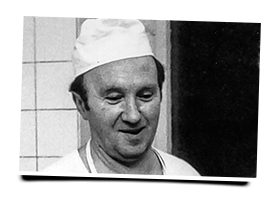 <b>Gerhard Voigt</b> übernimmt die kleine Bäckerei im Keller in der Stiftstraße im ... - Historie_1960